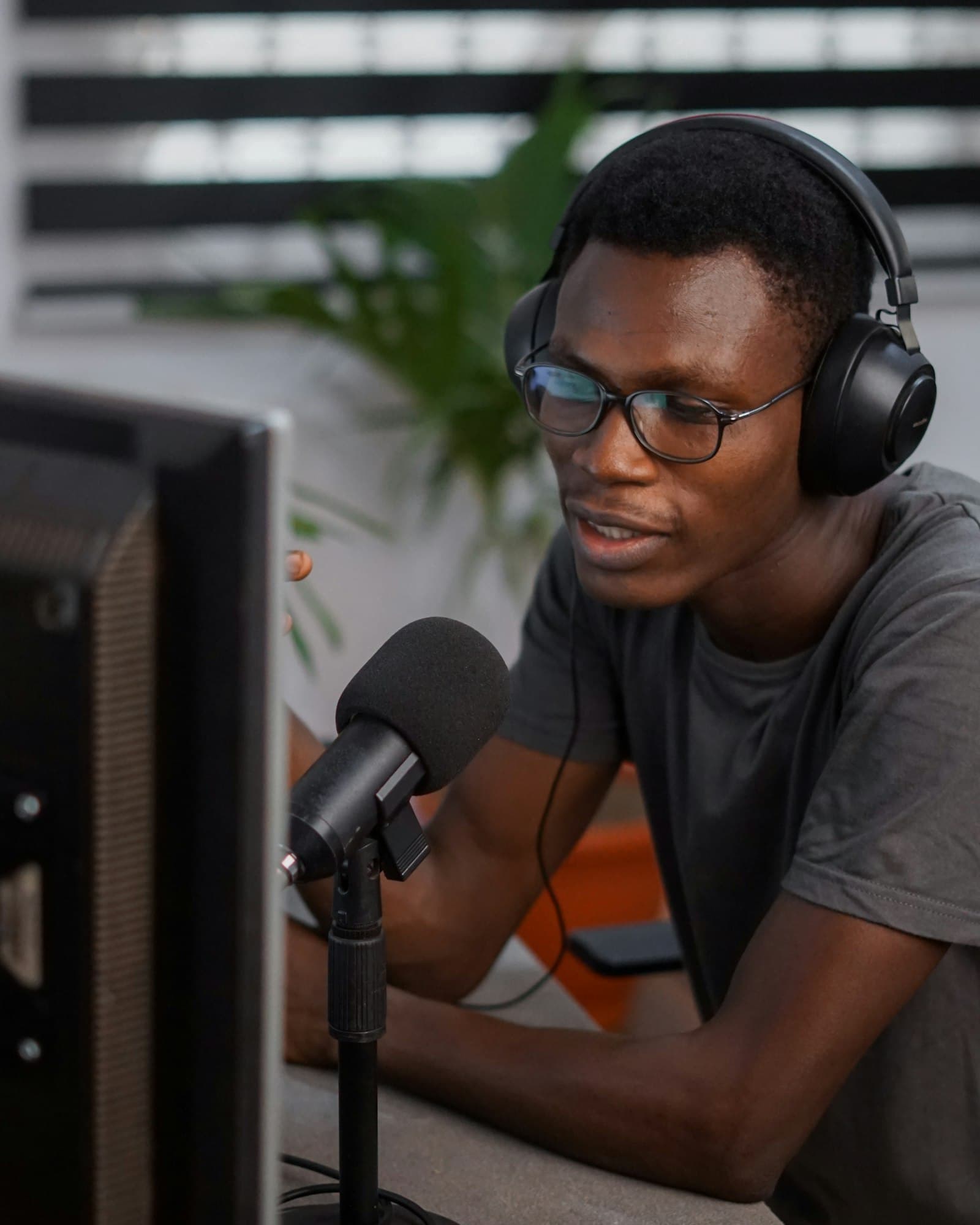 Support professional with headphones on a call